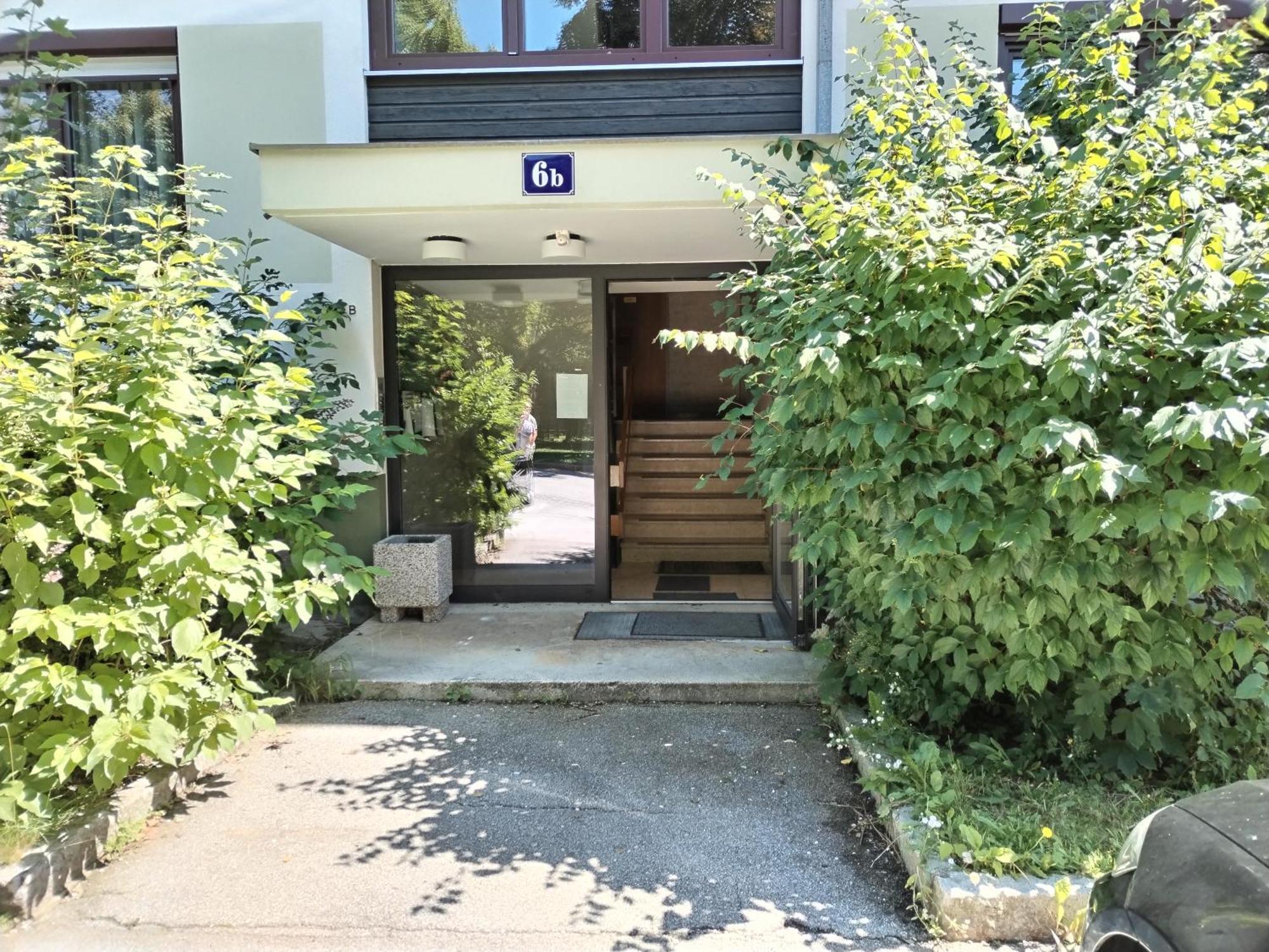 Waldeslust Warmbad Mit Balkon Und Privatem Parkplatz Apartment Villach Bagian luar foto